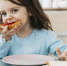 little-girl-having-her-breakfast - Газета Новое Знамя
